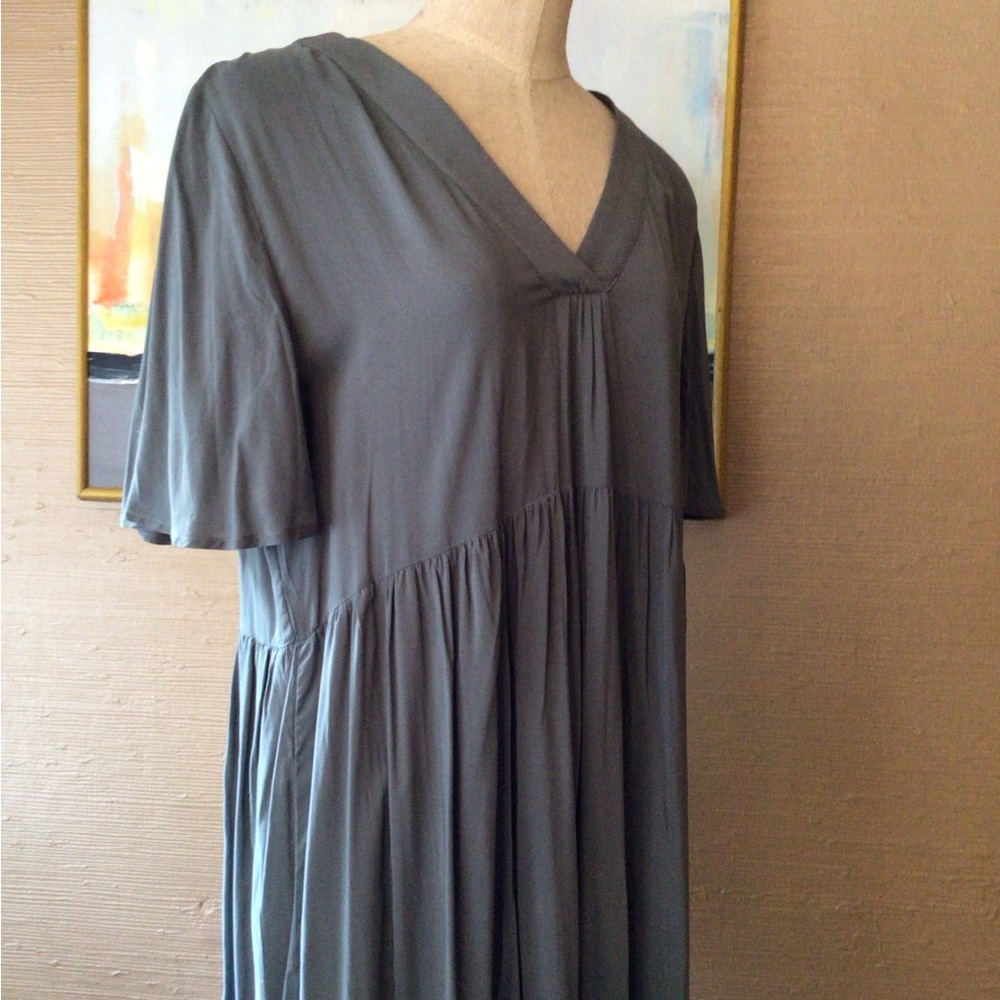 Flutter sleeve dress